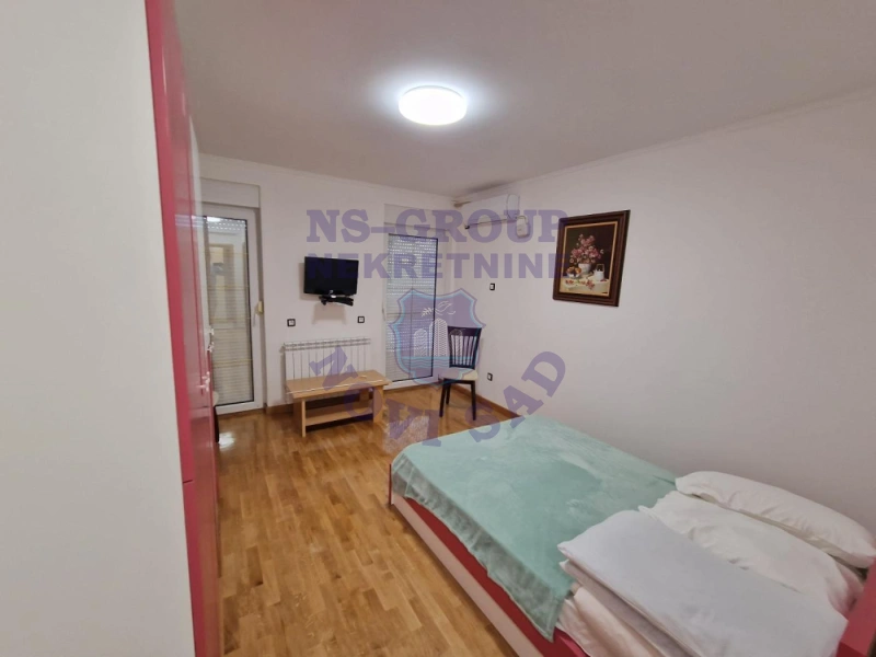 Kuća na prodaju Sremska Kamenica 304m2, 580584