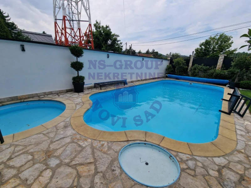 Kuća na prodaju Sremska Kamenica 304m2, 580584