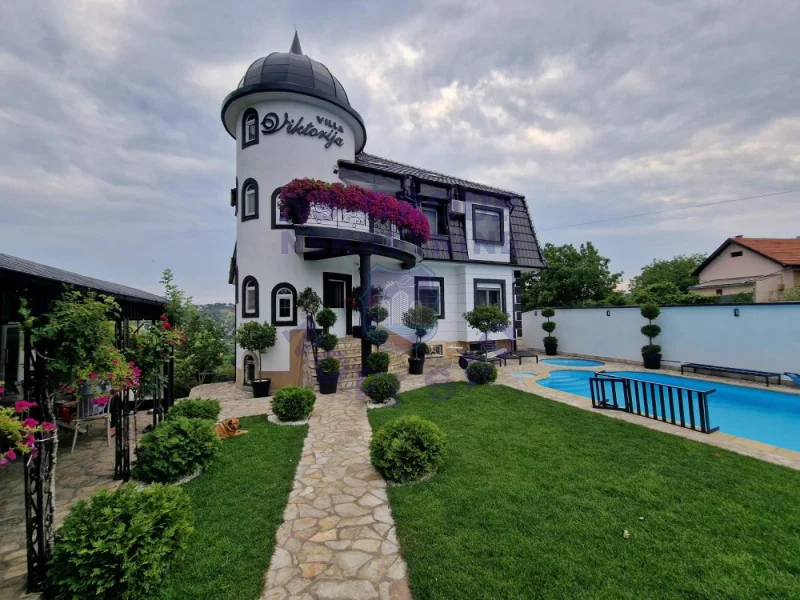 Kuća na prodaju Sremska Kamenica 304m2, 580584