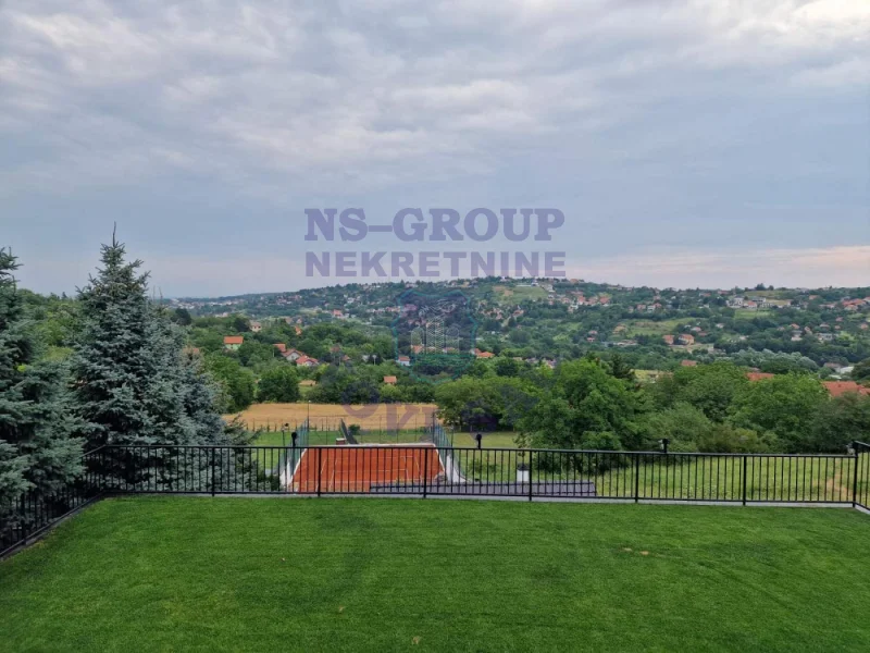 Kuća na prodaju Sremska Kamenica 304m2, 580584