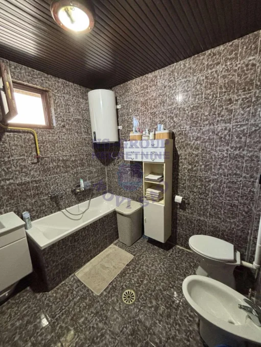 Kuća na prodaju Inđija 234m2, 580698
