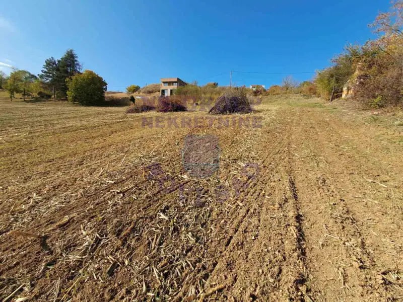 Plac na prodaju Sremska Kamenica 667m2, 580852