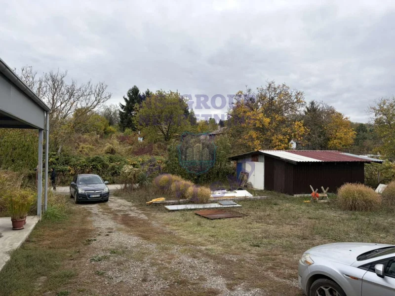 Plac na prodaju Petrovaradin 1300m2, 581071