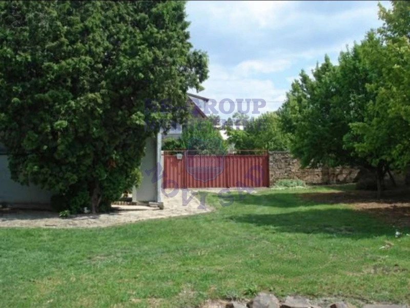 Kuća na prodaju Bački Jarak 300m2, 581126