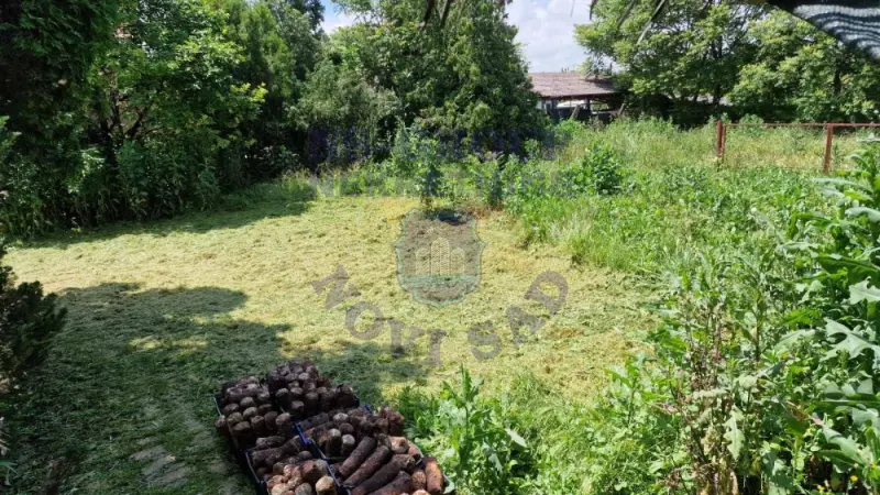 Kuća na prodaju Bački Jarak 300m2, 581126