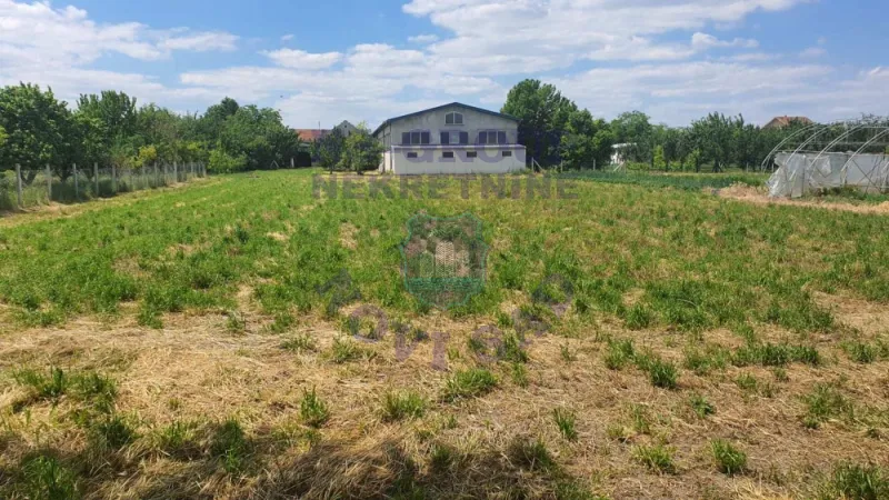 Kuća na prodaju Bački Jarak 300m2, 581126